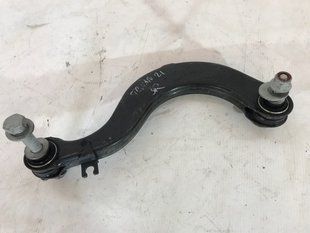 Важіль задньої підвіски поперечний верхній 5Q0505323D Volkswagen Tiguan