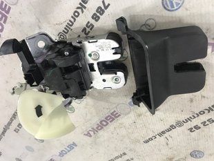 Замок крышки багажника 561827505C Volkswagen Passat