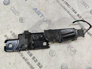 Держатель замка с эл. двигателем доводчика 4H0827383A Audi A7