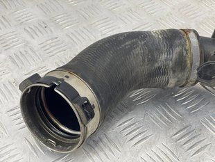 Патрубок интеркулера 31686561 Volvo XC60