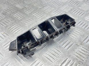 Направляюча бампера 7p6807184f Volkswagen Touareg