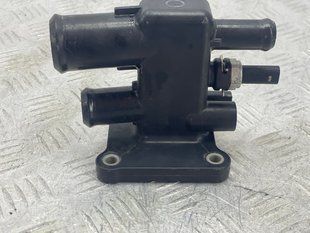 Штуцер системи охолодження K2GE8K556AB Ford Edge