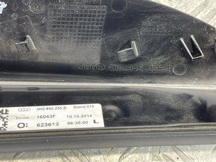 Накладка ліхтаря 4H0945255D Audi A8
