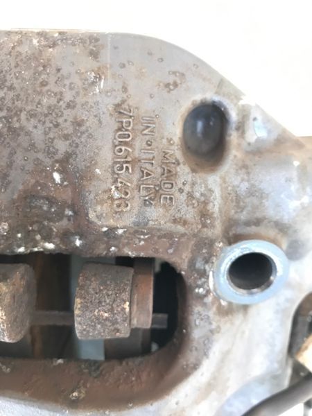 Суппорт тормозной 7P0615423 Volkswagen Touareg