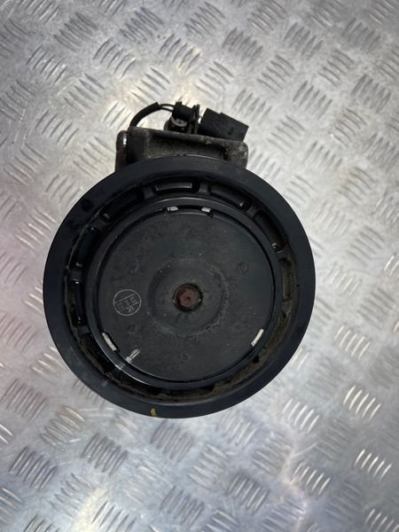Компрессор кондиционера 4E0260805AR Audi Q7