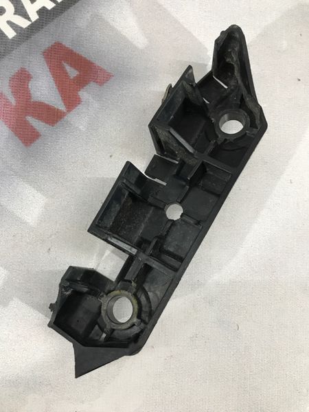 Направляюча / кріплення / кронштейн бампера DS7317D959 Ford Fusion