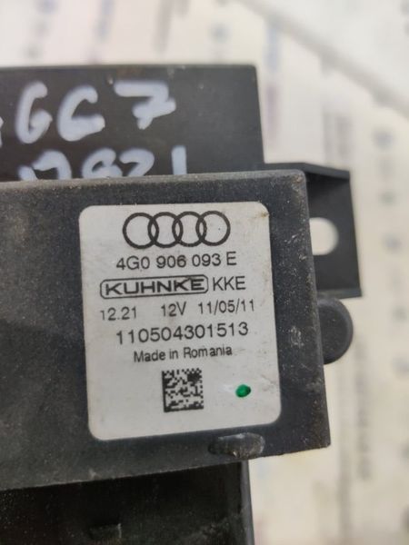 Блок керування паливним насосом 4G0906093E Audi A6