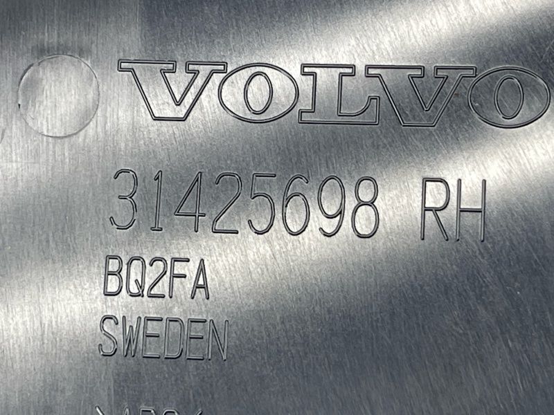 Облицовка стойки Volvo XC60