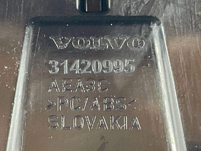Підлокітник 31420995 Volvo XC90