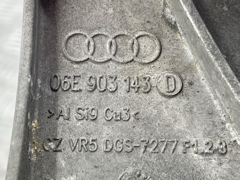 Кронштейн генератора 06E903143D Audi A6