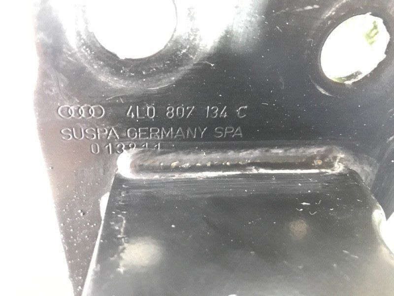 Направляюча / кріплення / кронштейн бампера 4L0807134C Audi Q7