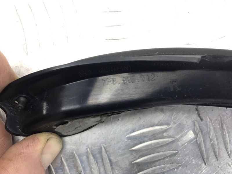 Захисний молдинг правий 7P6827712 Volkswagen Touareg Volkswagen Touareg