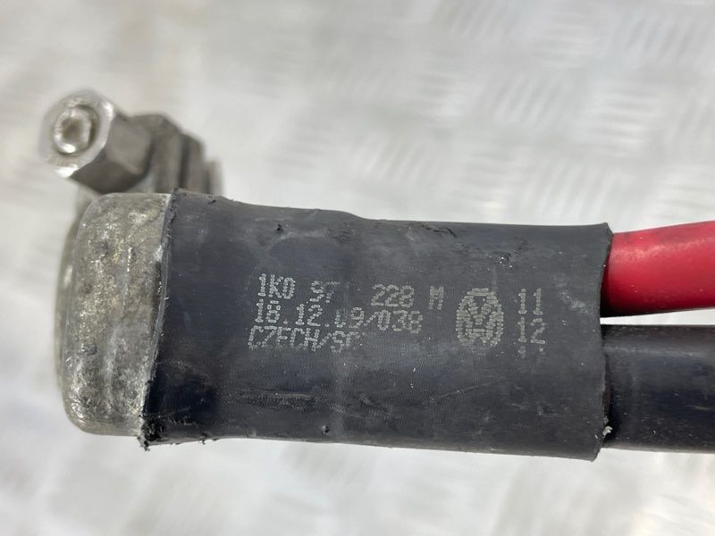Клема акумулятора з проводом (плюс) 1K0971228M Volkswagen CC