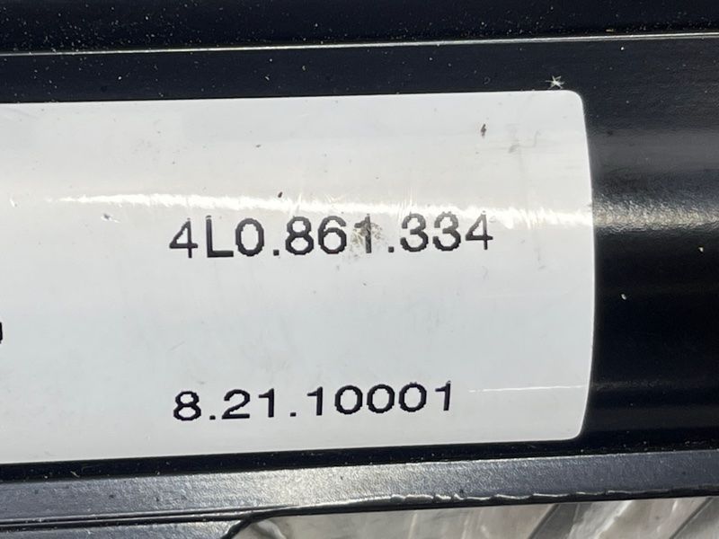 Шторка дверей сонцезахисна 4L0861334 Audi Q7