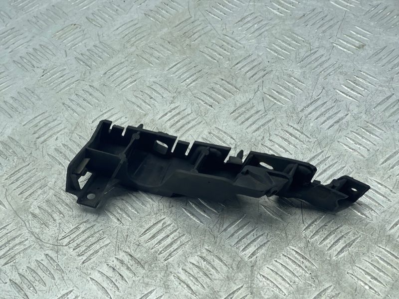Направляюча бампера 4G0807283 Audi A6