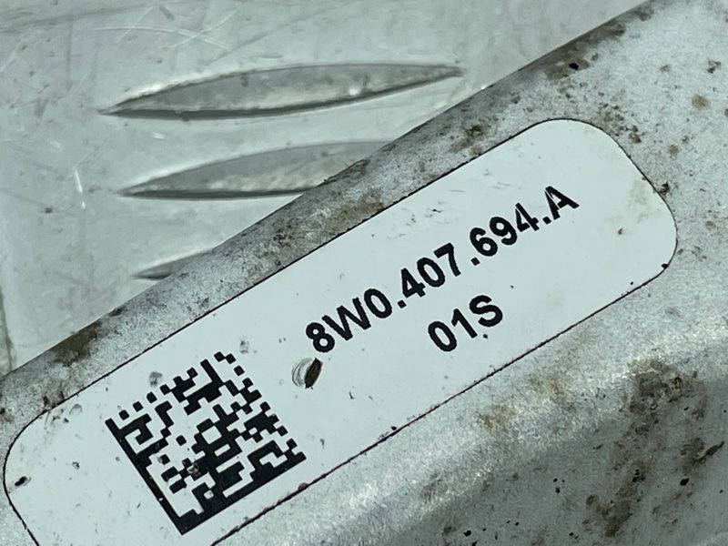 Важіль передньої підвіски поперечний нижній 8W0407694A Audi A4 Allroad