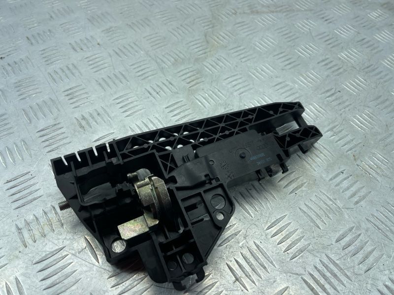 Кронштейн ручки 4H0837885 Audi A6