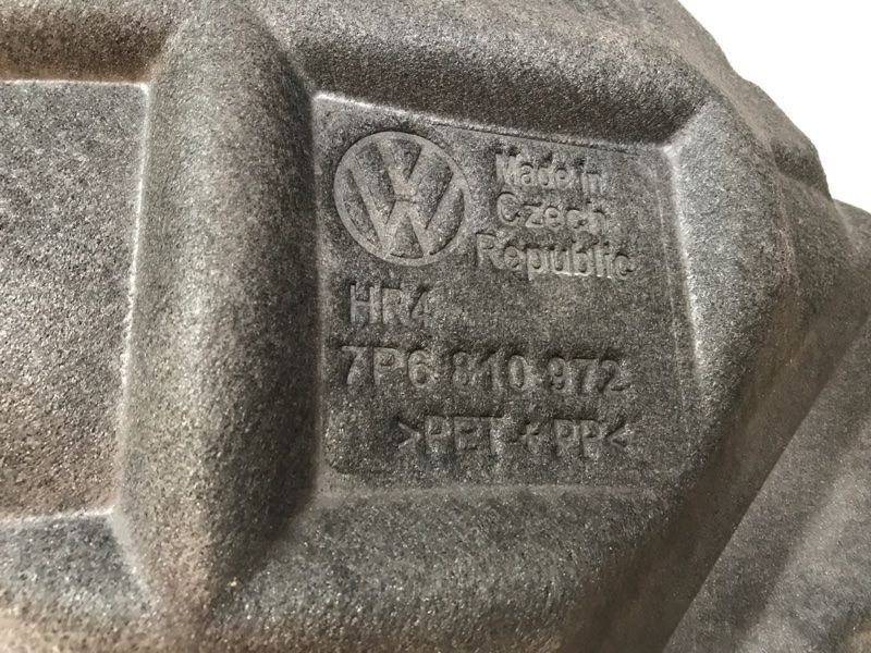 Подкрылок 7P6810972 Volkswagen Touareg