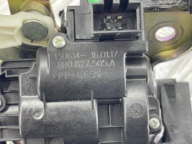 Замок кришки багажника 8R0827505A Audi A7