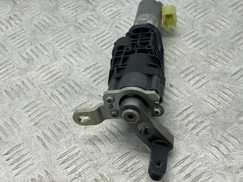 Привідний блок кришки багажника 8W9827851A Audi A4 Allroad