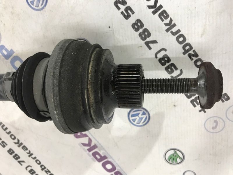 Піввісь 8R0501203C Audi A6