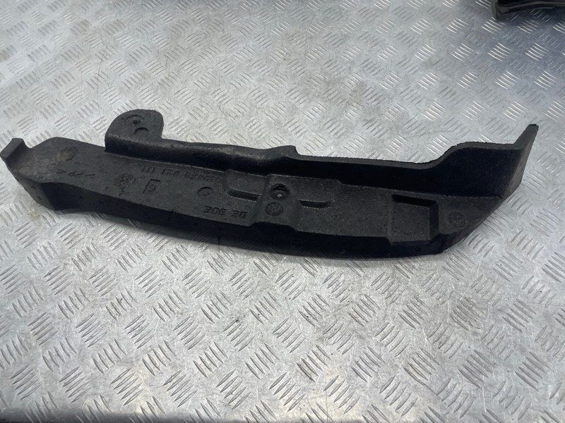 Замикаюча панель крила 4F0821111 Audi A6