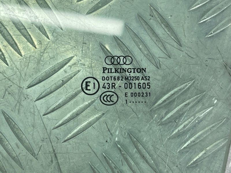 Стекло двери Audi Q7