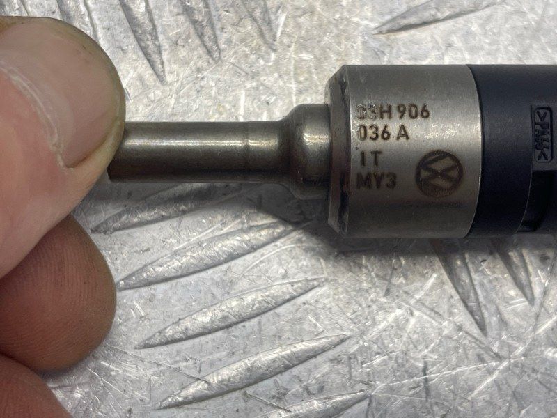 Паливна форсунка 03H906036A Volkswagen Touareg