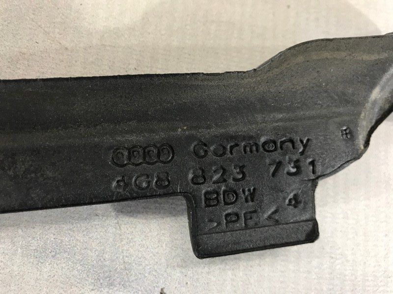 Уплотнитель крыла 4G8823731 Audi A7