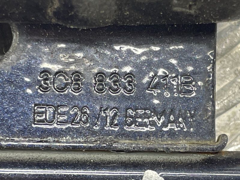 Петля двери нижняя 3C8833411B Volkswagen CC