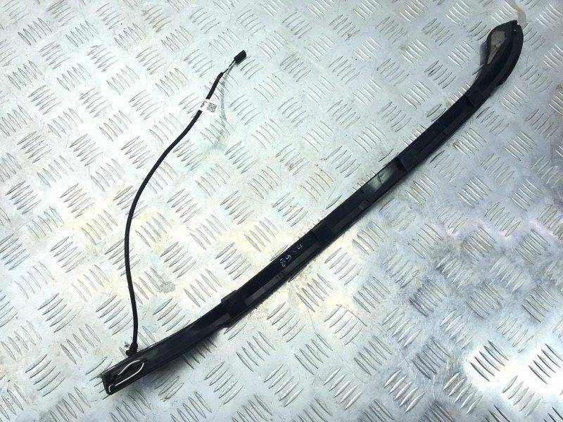 Захисний молдинг правий 7P6827712 Volkswagen Touareg Volkswagen Touareg