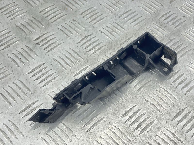 Направляюча переднього бампера 4G0807284 Audi A6