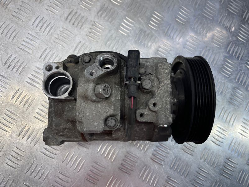 Компрессор кондиционера 4E0260805AR Audi Q7