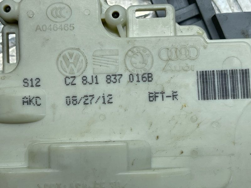 Замок дверей 8J1837016B Volkswagen Touareg