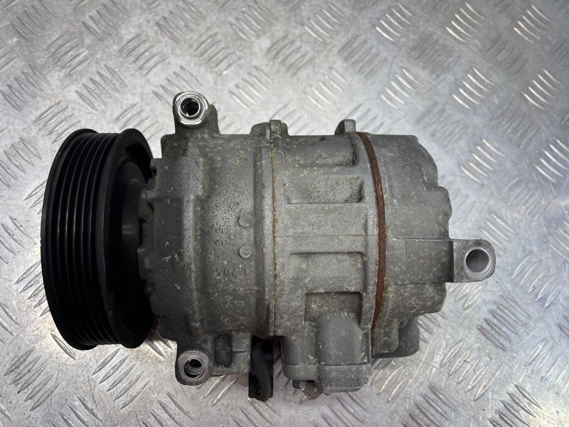 Компрессор кондиционера 4E0260805AR Audi Q7