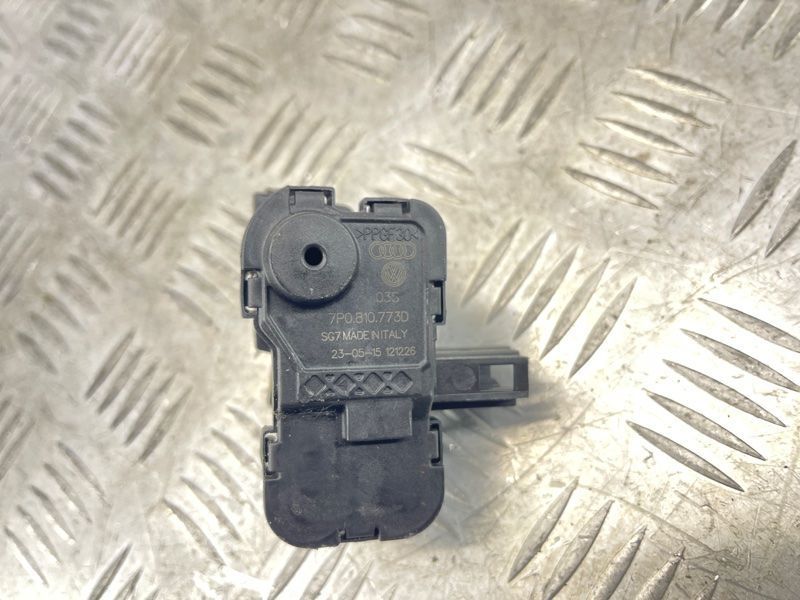 Замок лючка паливного бака 7P0810773D Volkswagen Touareg
