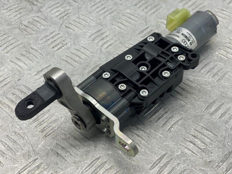Привідний блок кришки багажника 8W9827851A Audi A4 Allroad
