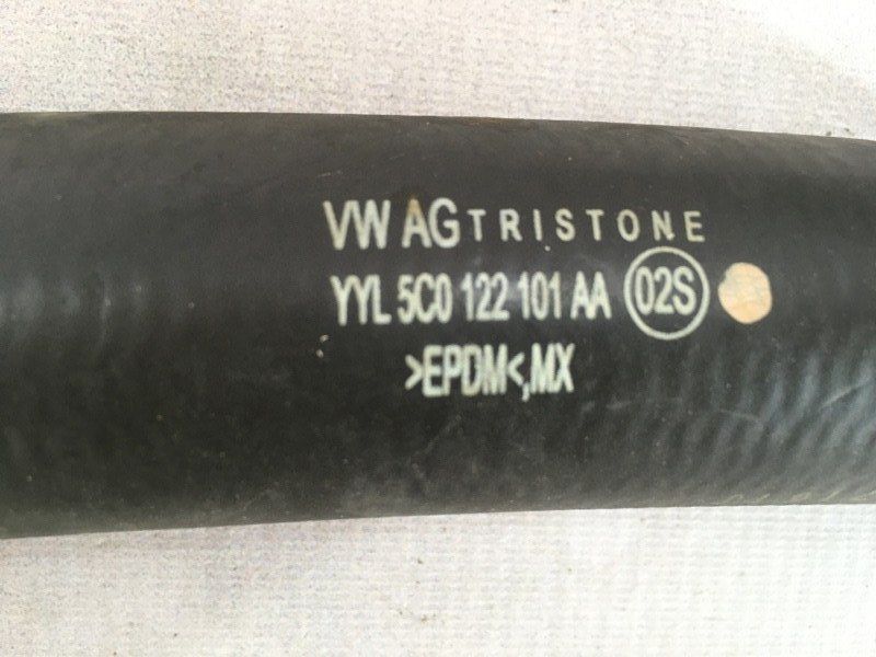 Патрубок 5C0122101AA Volkswagen Jetta