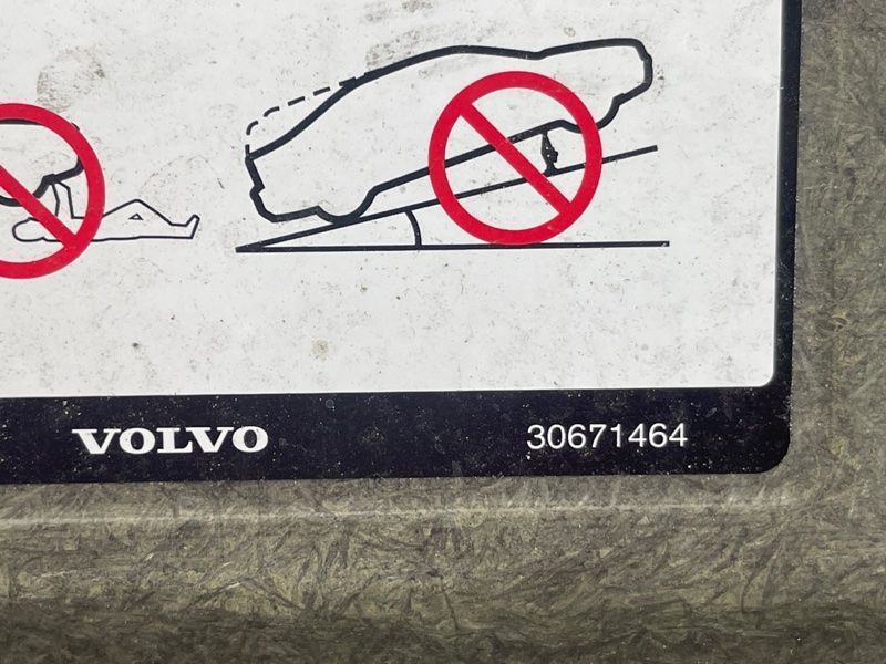 Панель підлоги багажного відсіку 39833990 Volvo XC60