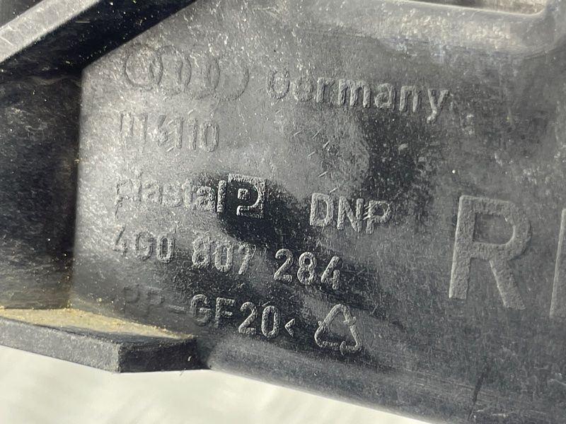 Направляюча переднього бампера 4G0807284 Audi A6