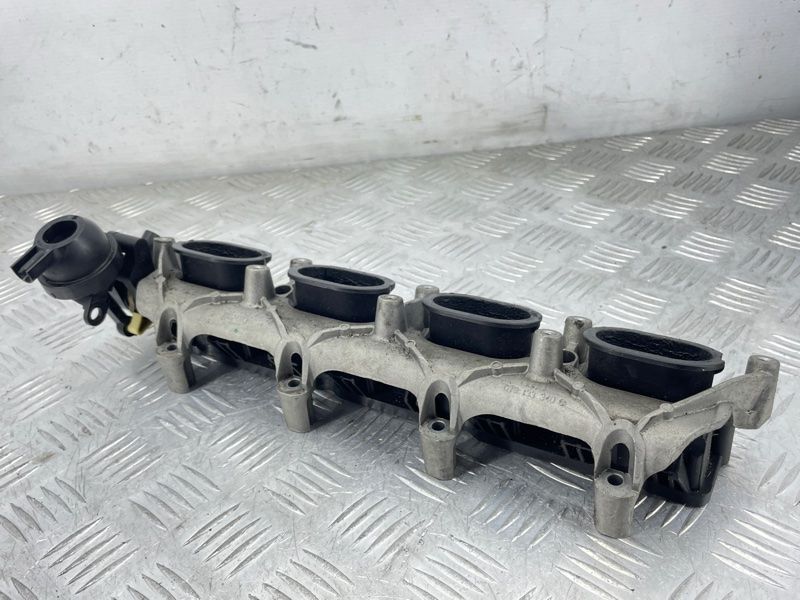 Коллектор впускной 079133110as Audi A8
