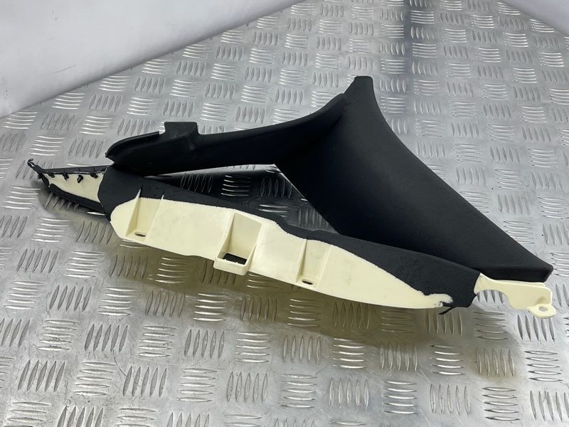 Облицювання стійки 4G5867288 Audi A6