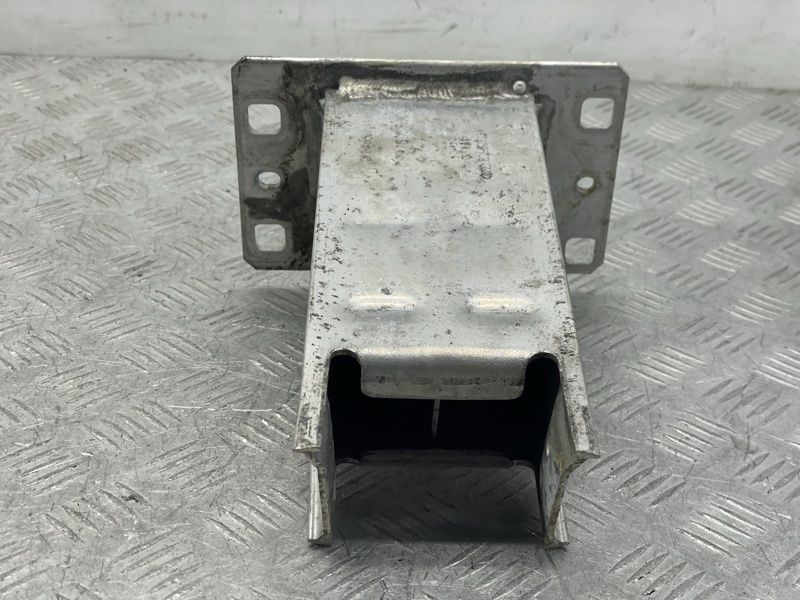 Кронштейн підсилювача бампера лівий 80A807133 Audi Q5 Audi Q5, Audi Q5 Sportback, Audi SQ5, Audi SQ5 Sportback