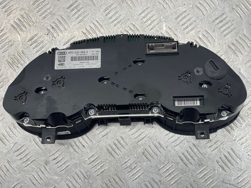 Комбинация приборов / Спидометр 8R0920982A Audi Q5