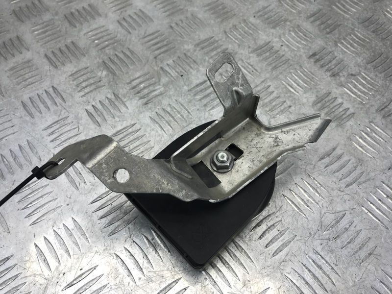 Сирена системи антивикрадення 1K0951605C Audi Touareg Audi A3, Audi A4, Audi A4 Allroad, Audi A5, Audi A6, Audi A7, Audi A8, Audi Q3, Audi Q5, Audi Q7, Audi R8, Audi RS5, Audi RS7, Audi S4, Audi S5, Audi S6, Audi S7, Audi S8, Audi SQ5, Audi TT, Audi TT RS, Audi TTS, Porsche 718 Spyder, Porsche 911, Porsche Cayenne, Porsche Macan, Porsche Panamera, Volkswagen Beetle, Volkswagen CC, Volkswagen Eos, Volkswagen Golf, Volkswagen Golf R, Volkswagen GTI, Volkswagen Jetta, Volkswagen Tiguan, Volkswagen Touareg