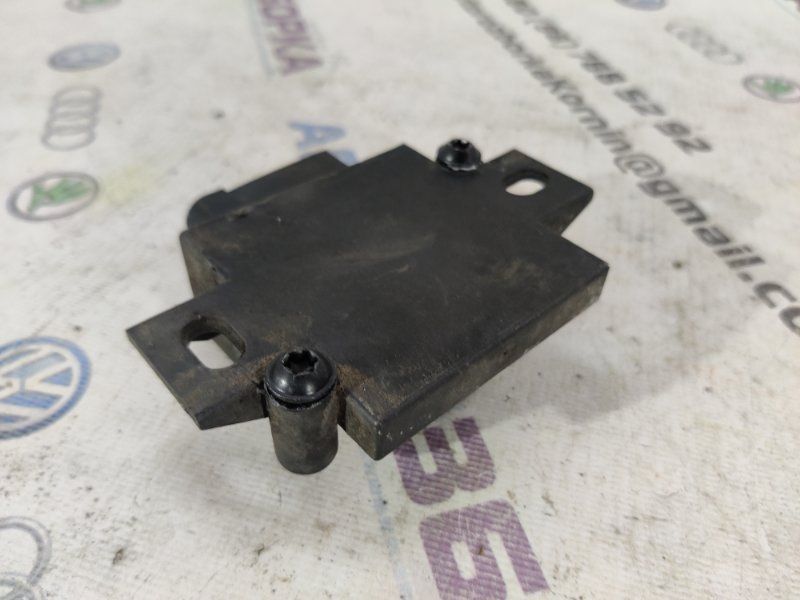 Блок керування паливним насосом 4G0906093E Audi A6
