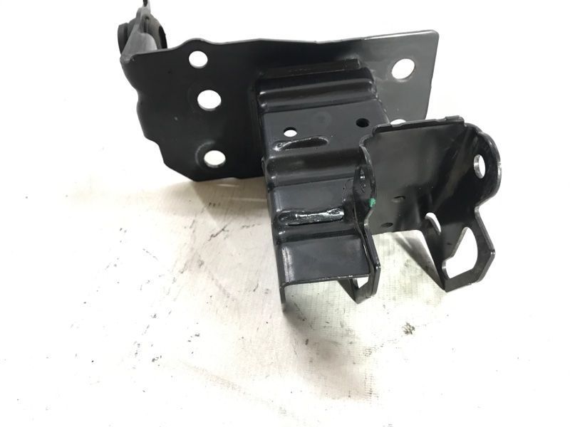 Направляюча / кріплення / кронштейн бампера 4L0807134C Audi Q7