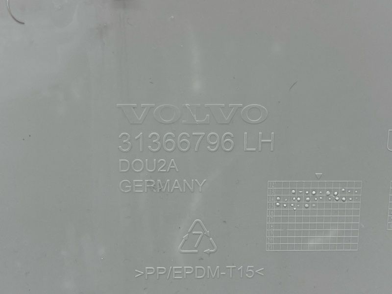Карта / Обшивка двери 6815490 Volvo XC60