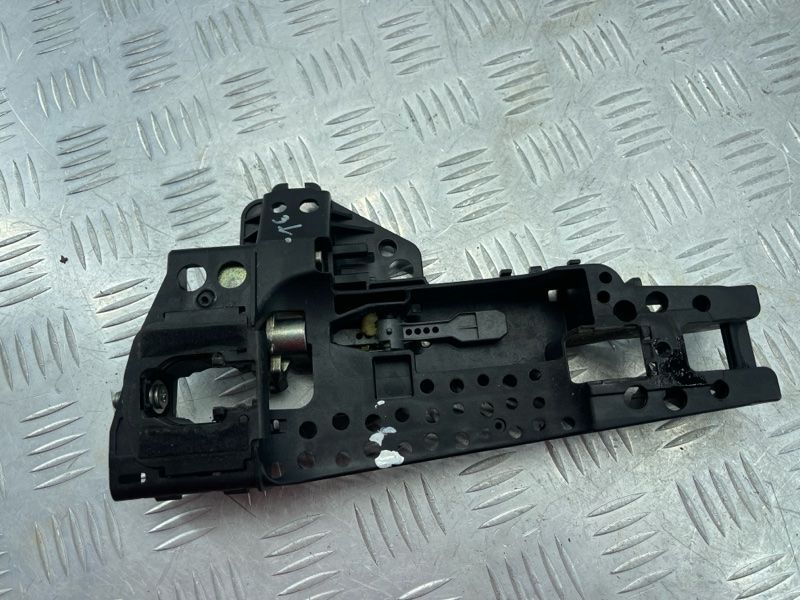Кронштейн ручки 4H0837885 Audi A6