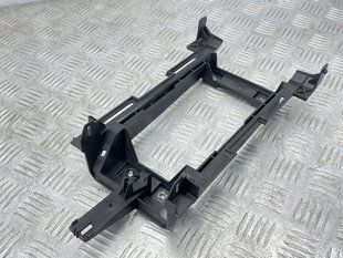 Кронштейн центральной консоли 8K0863531A Audi Q5